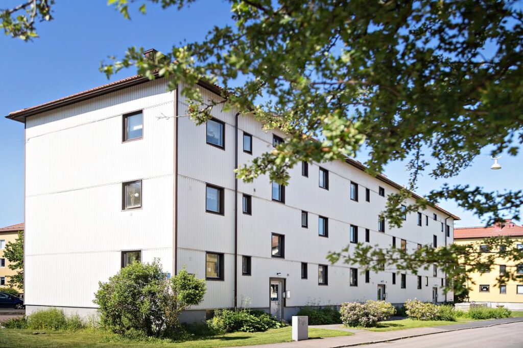 Plattläggning av betongplattor till innergård. Hägersten Örnsberg